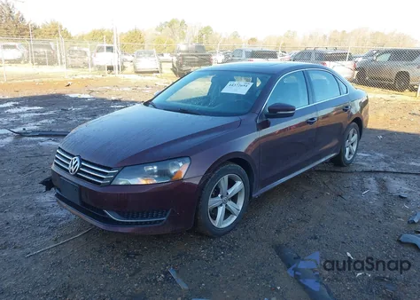 2013 Volkswagen Passat 2.5L Se z USA, uszkodzony, nr VIN 1VWBP7A38DC011870